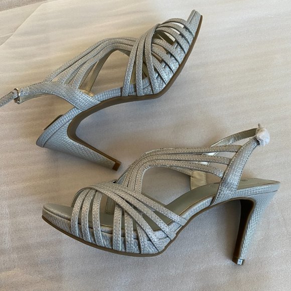 NWT Women’s LIGHT GREY OPEN TOE HIGH HEELD SHOES SIZE 7 - Picture 4 of 8